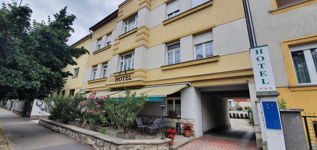 Hotel Baross Gyor Exterior photo